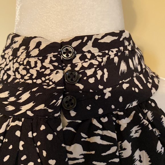 ⭐️Host Pick⭐️Tahari top - Picture 9 of 14